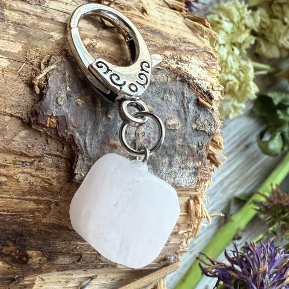 Elegant Silver Keychain with white Quartz Charm - Picture 1 of 1